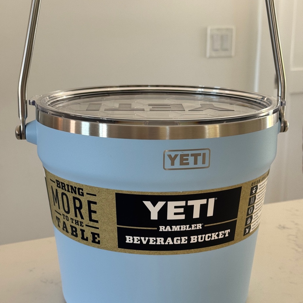YETI Rambler Beverage Bucket in Sky Blue NWT